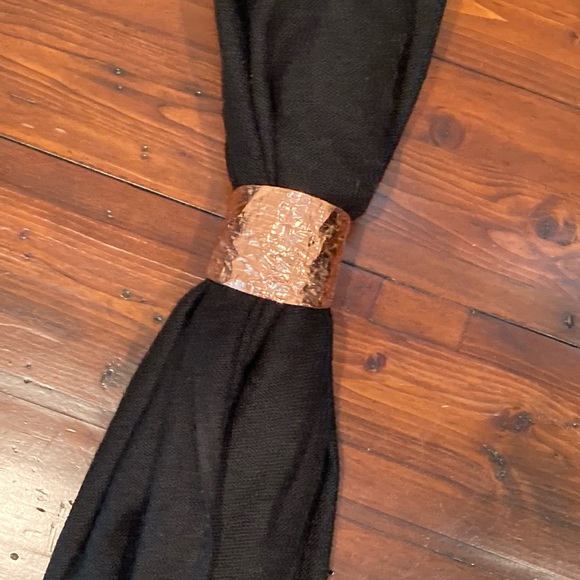 Rose Gold Cuff 🌹 - Picture 2 of 5